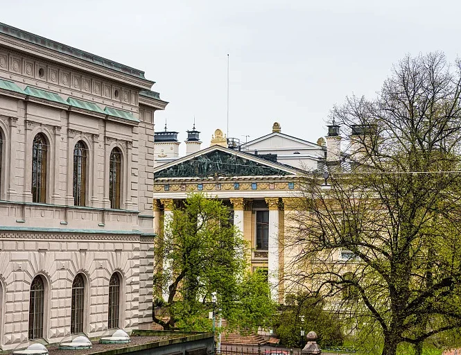 女大学生为爱偷偷远嫁尼泊尔，不久后悔：女人只是生育机器和保姆