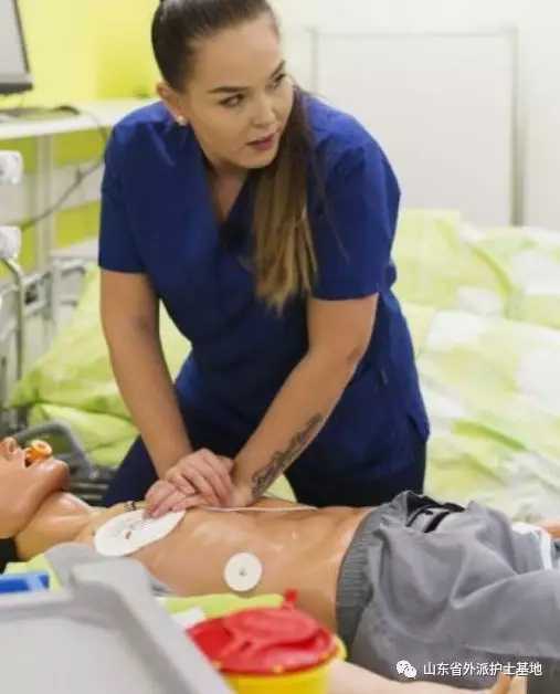 “爸爸，我想上学校组织的培训班，需要3万元……”