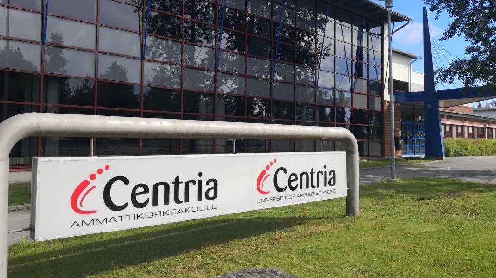 《爱与死亡》出轨女主，绯红女巫”R级黄暴竟被猪拱了？