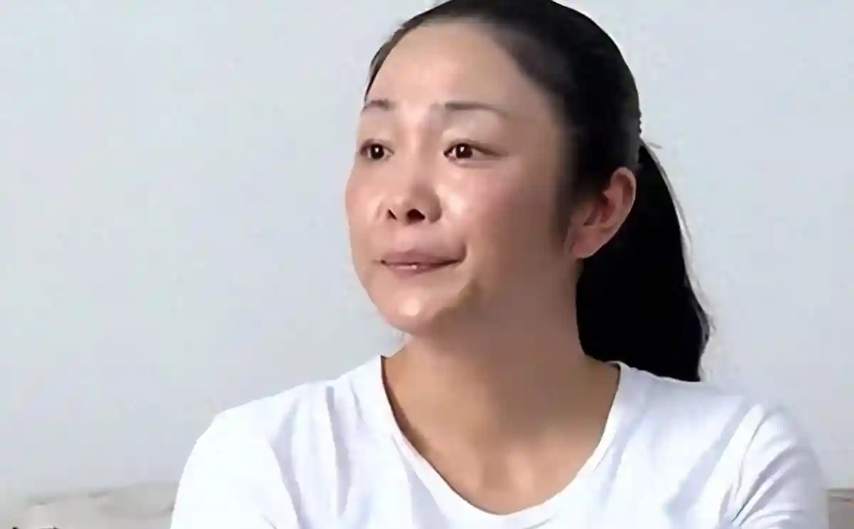 女儿美国读高中花掉110万，单亲妈妈发起募捐：求捐200万上大学